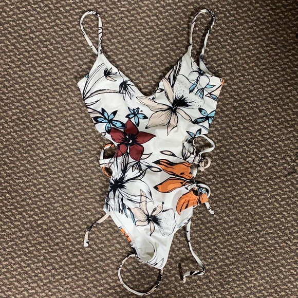 Jules Printed Split Side Lace-Up One-Piece Suit - Picture 6 of 8